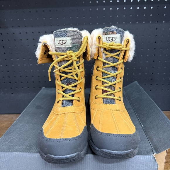 New W/Box! Men's Ugg Butte Patchwork Cold Weather Wheat Tan Black Boots Size 9.5 - Picture 3 of 5
